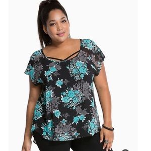Torrid floral split back top 1X plus size black